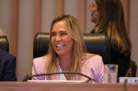 HOMENAGEADA PELA CLDF | Celina Leão recebe título de Cidadã Honorária de Brasília e declarações de apoio de Michelle e Damares para 2026