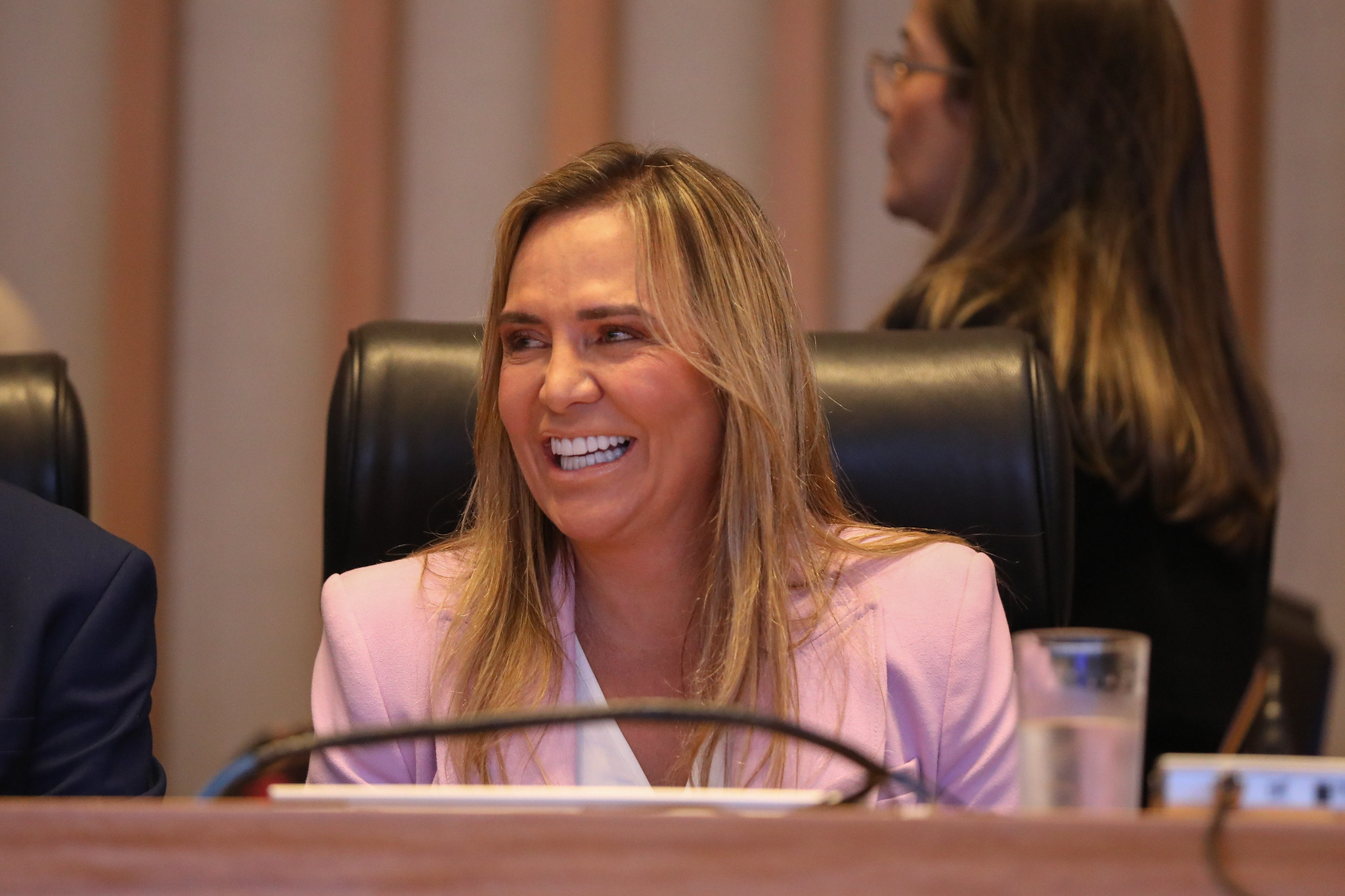 HOMENAGEADA PELA CLDF | Celina Leão recebe título de Cidadã Honorária de Brasília e declarações de apoio de Michelle e Damares para 2026