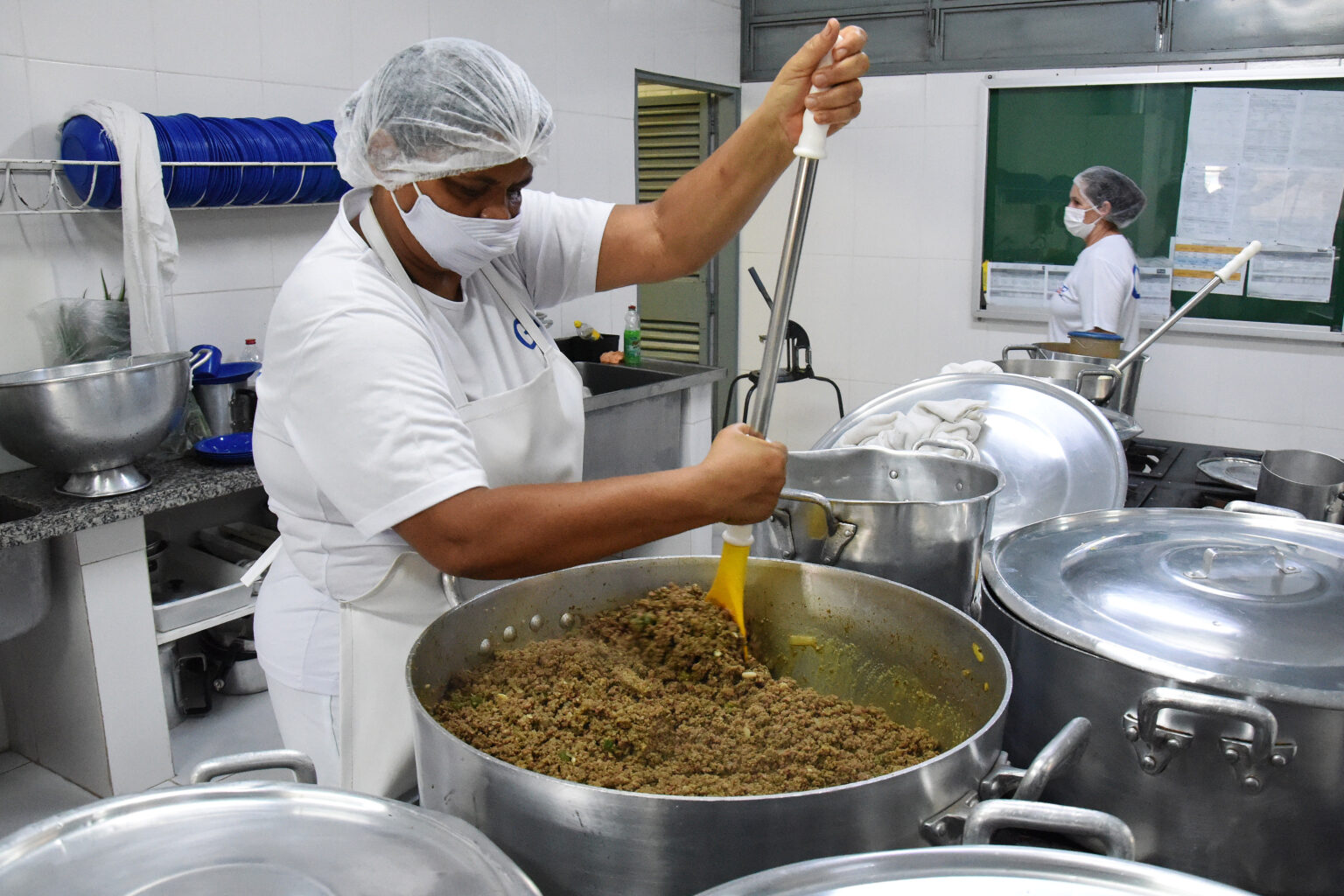 ANTES DA VOLTA ÀS AULAS | Merendeiros da rede pública de ensino do DF vão ser orientadas sobre segurança alimentar, higiene e manipulação de alimentos