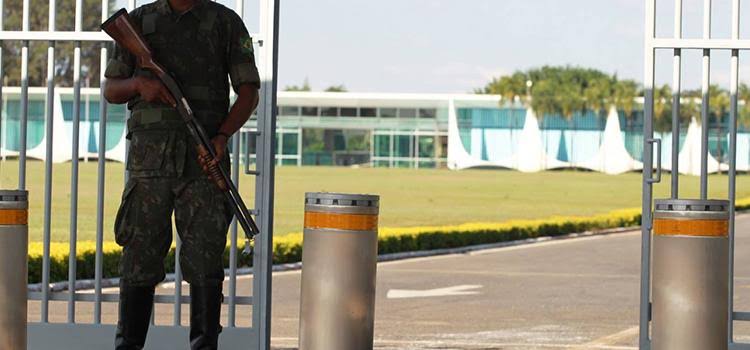 INVASÃO NO ALVORADA | PF prende suspeito que tentou furar bloqueio e invadir Residência Oficial do Presidente da República