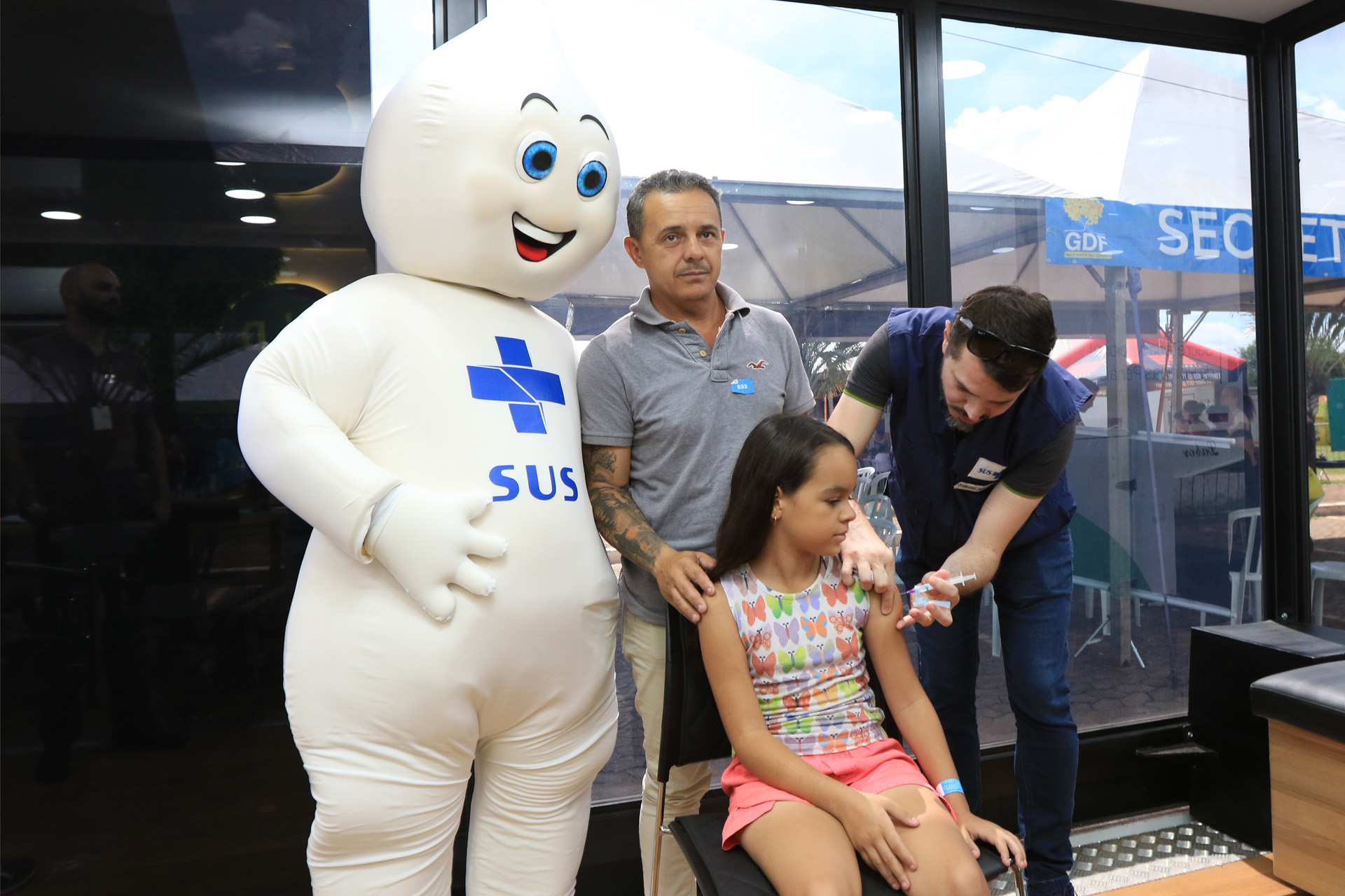 POR RECOMENDAÇÃO DO MINISTÉRIO DA SAÚDE | Crianças e adolescentes ficarão em observação após vacina contra a dengue