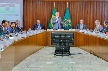 REUNIÃO MINISTERIAL | Lula faz cobranças a auxiliares, lamenta derrota nas redes e explica declaração sobre Israel
