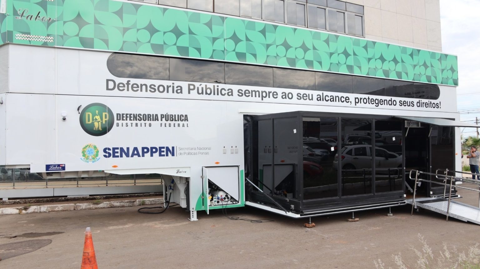 CARRETA DA DEFENSORIA | Unidade móvel amplia atendimento jurídico gratuito da população