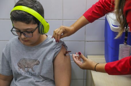COMBATE À DENGUE | Adolescentes de 12 a 14 anos do DF já podem se vacinar contra a doença