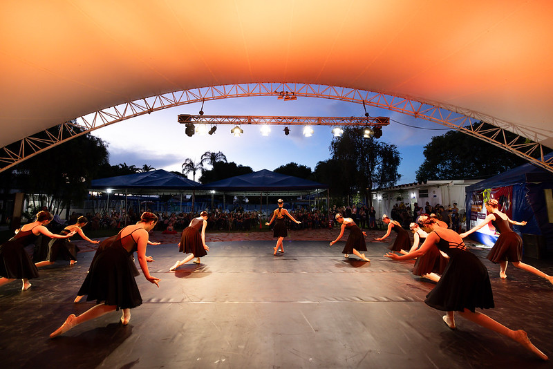 SESC ABERTO PARA BALANÇO | Mostra cenográfica com bailarinos do DF e Goiás encanta público em Taguatinga