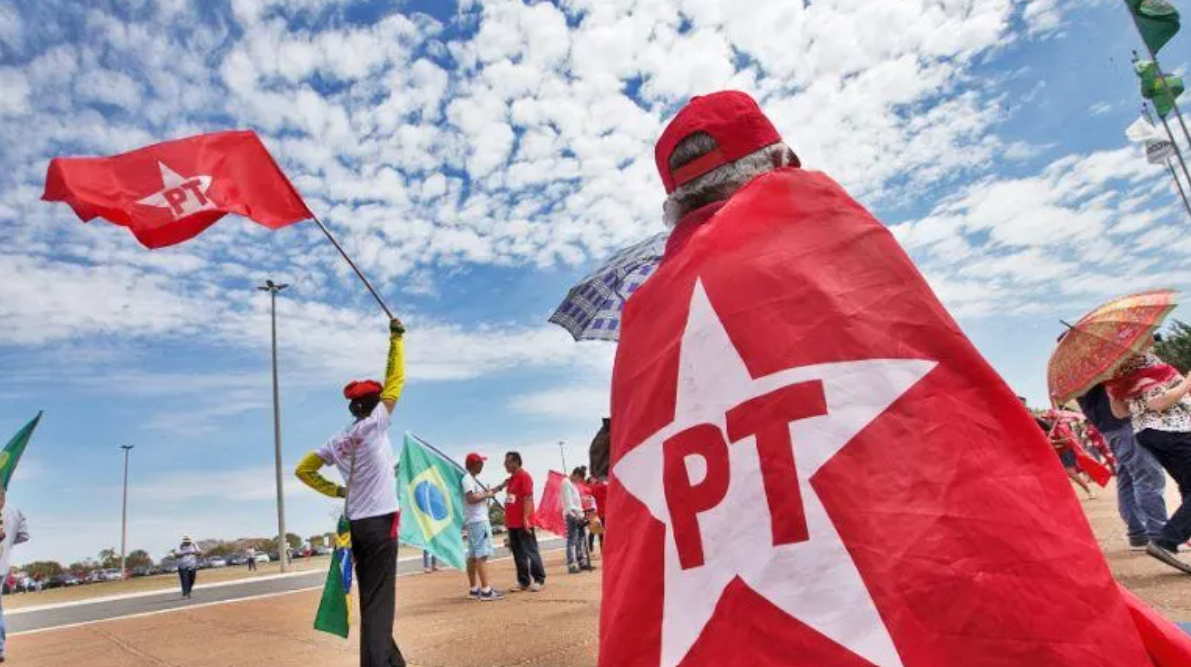 Sem rumo e sem moral com o eleitor, PT do DF apoia ataque misógino de distrital em busca de holofote