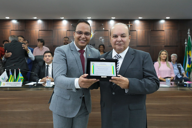 CIDADÃO DE SANTO ANTÔNIO DO DESCOBERTO | Ibaneis Rocha reafirma compromisso do DF com o Entorno ao receber homenagem da Câmara Municipal