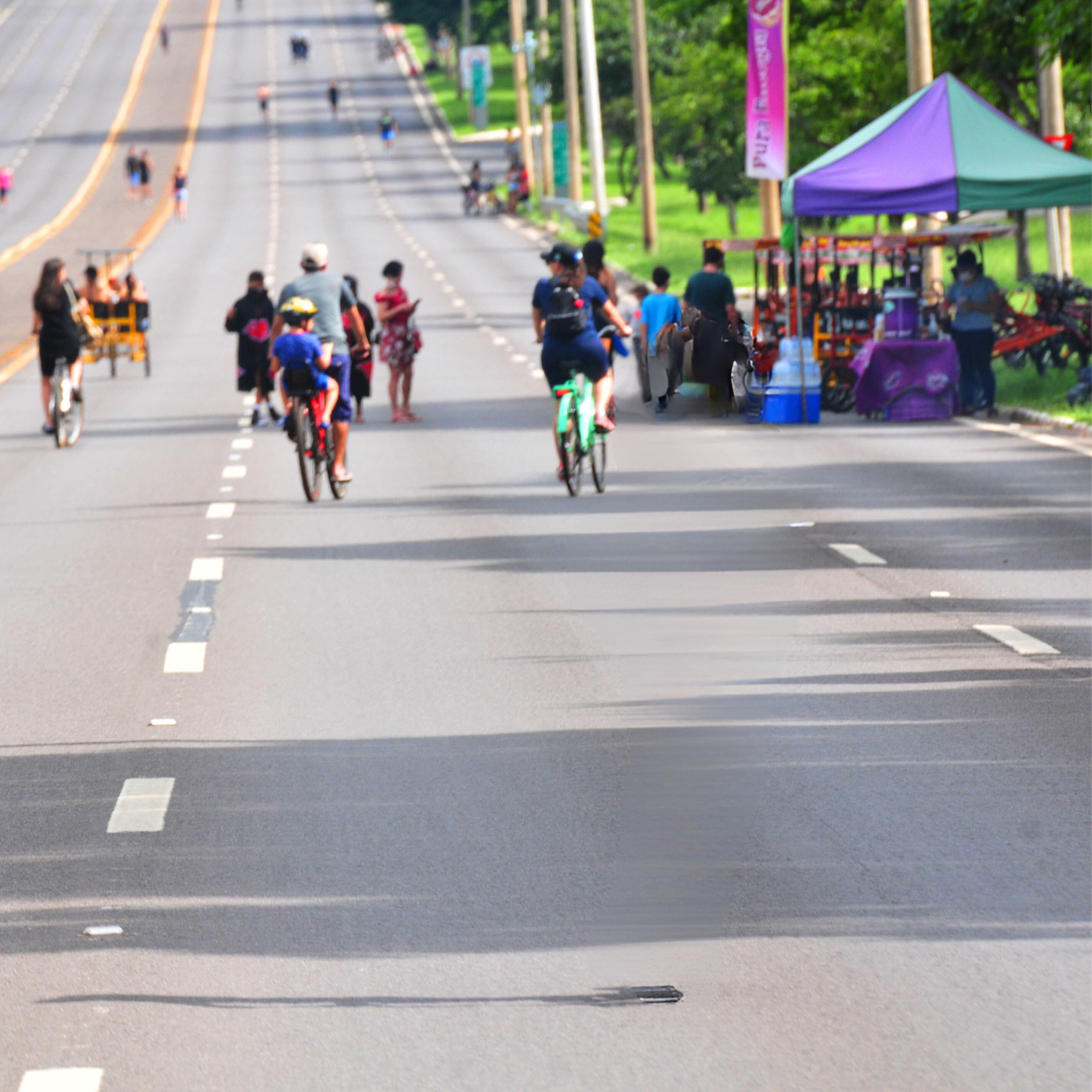 EIXÃO DO LAZER | DER-DF e Administração do Plano Piloto vão orientar frequentadores sobre uso correto do gramado e da pista da via