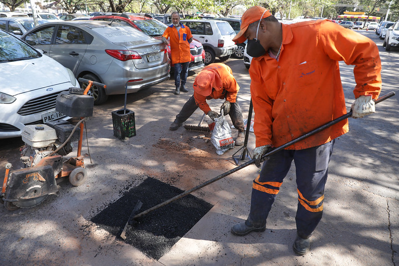 NOVA MASSA ASFÁLTICA | Material adquirido pela Novacap garante reparos mais rápidos e eficientes em vias do DF
