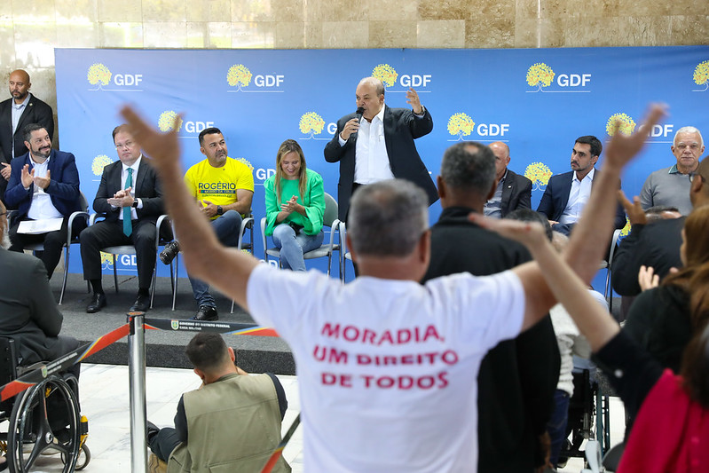 MORAR DF | Ibaneis sanciona lei que destina R$ 110 milhões para famílias de baixa renda financiarem casa própria