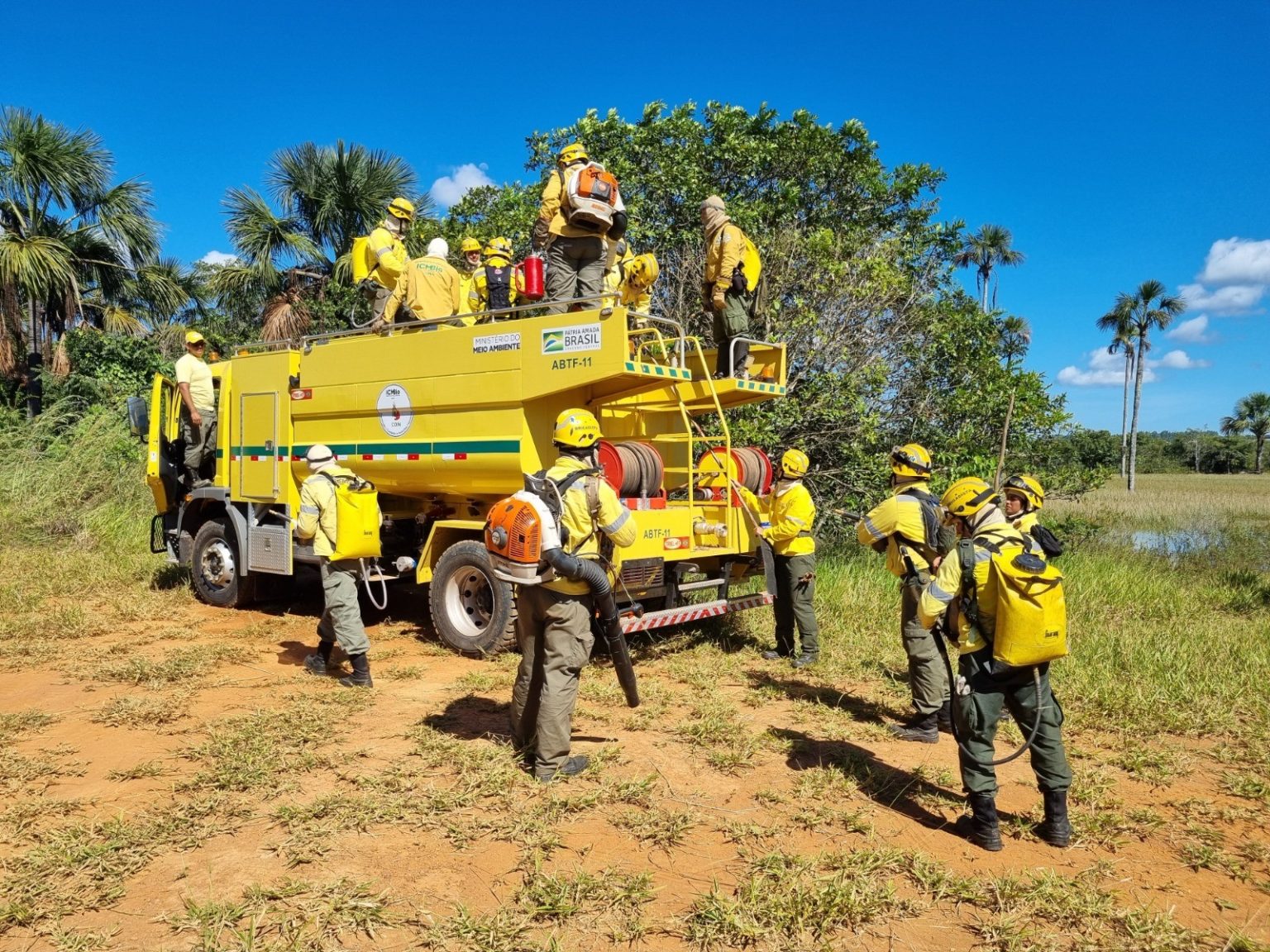 PARA COMBATER AS QUEIMADAS | Brigadistas florestais recebem novos equipamentos nesta segunda (10)
