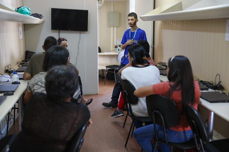 QUALIFICADF MÓVEL | Programa abre inscrições para capacitação profissional em quatro cidades