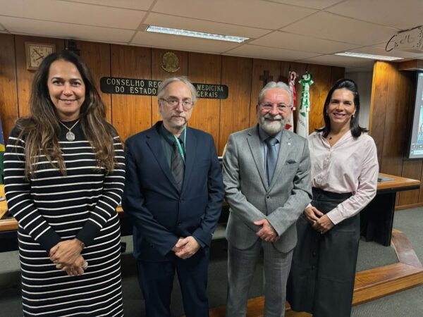 CFM critica visita de políticos a hospitais do DF