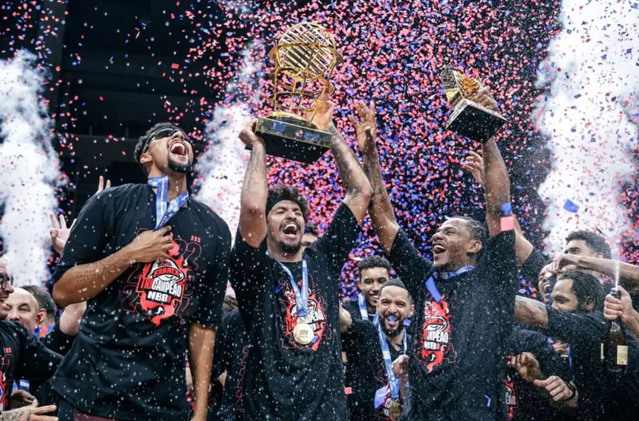 PELA TERCEIRA VEZ SEGUIDA | Franca se torna campeão do NBB ao bater o Flamengo por 3 a 1 na melhor de cinco jogos