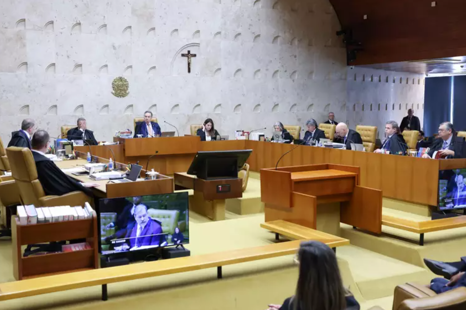 POR UM PLACAR DE 7 A 4 | Ministros do STF aprovam a descriminalização do porte de maconha para uso pessoal