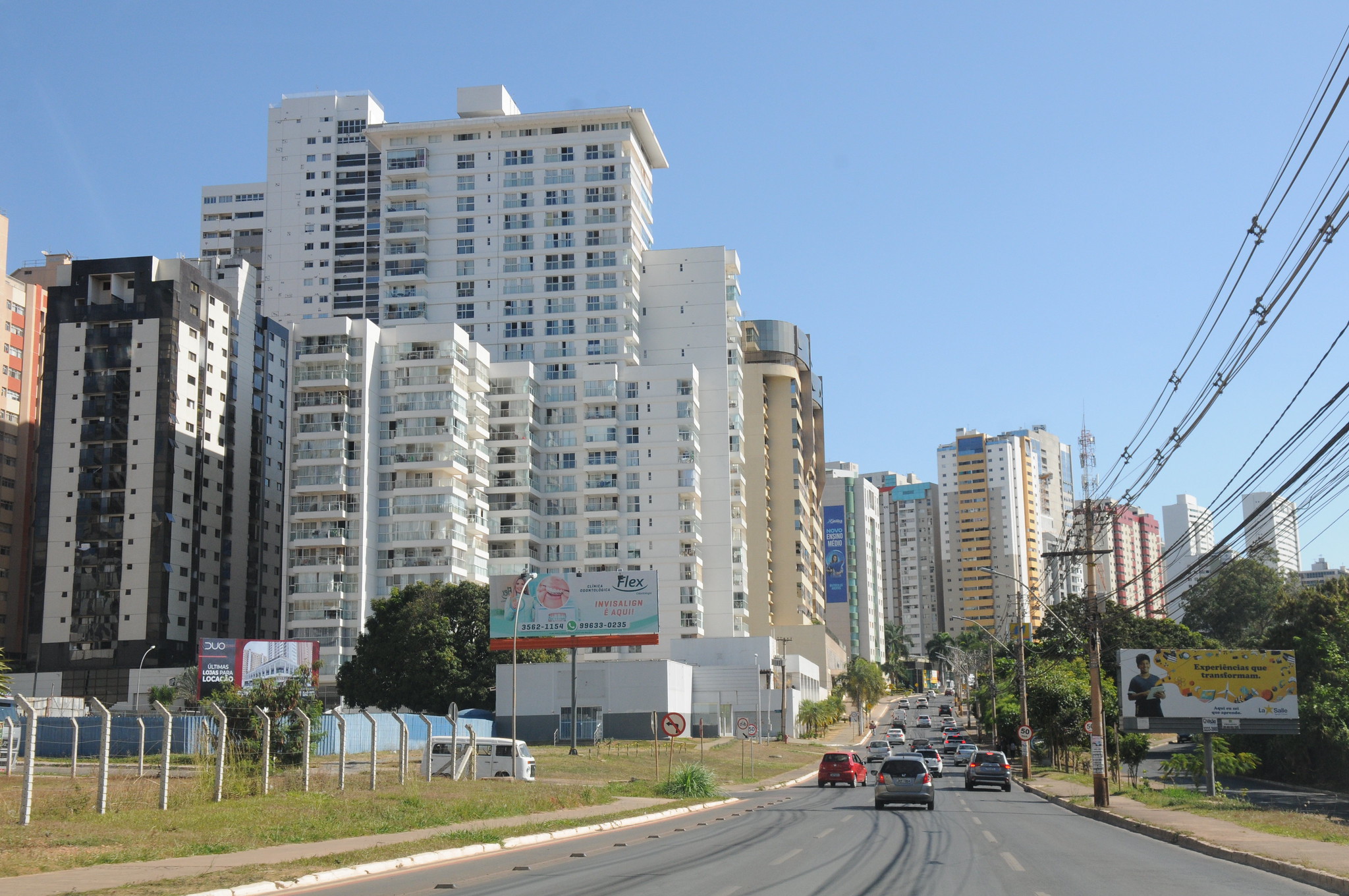 TRÂNSITO DA VIA INTERDITADO | Caesb vai substituir rede de esgoto da Avenida Parque Águas Claras das 8h às 18h