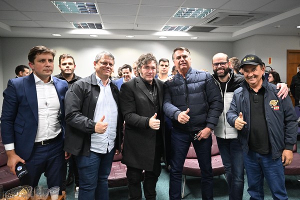 EM SUA 1ª VISITA AO BRASIL | Javier Milei afirma que Bolsonaro é vítima de perseguição judicial