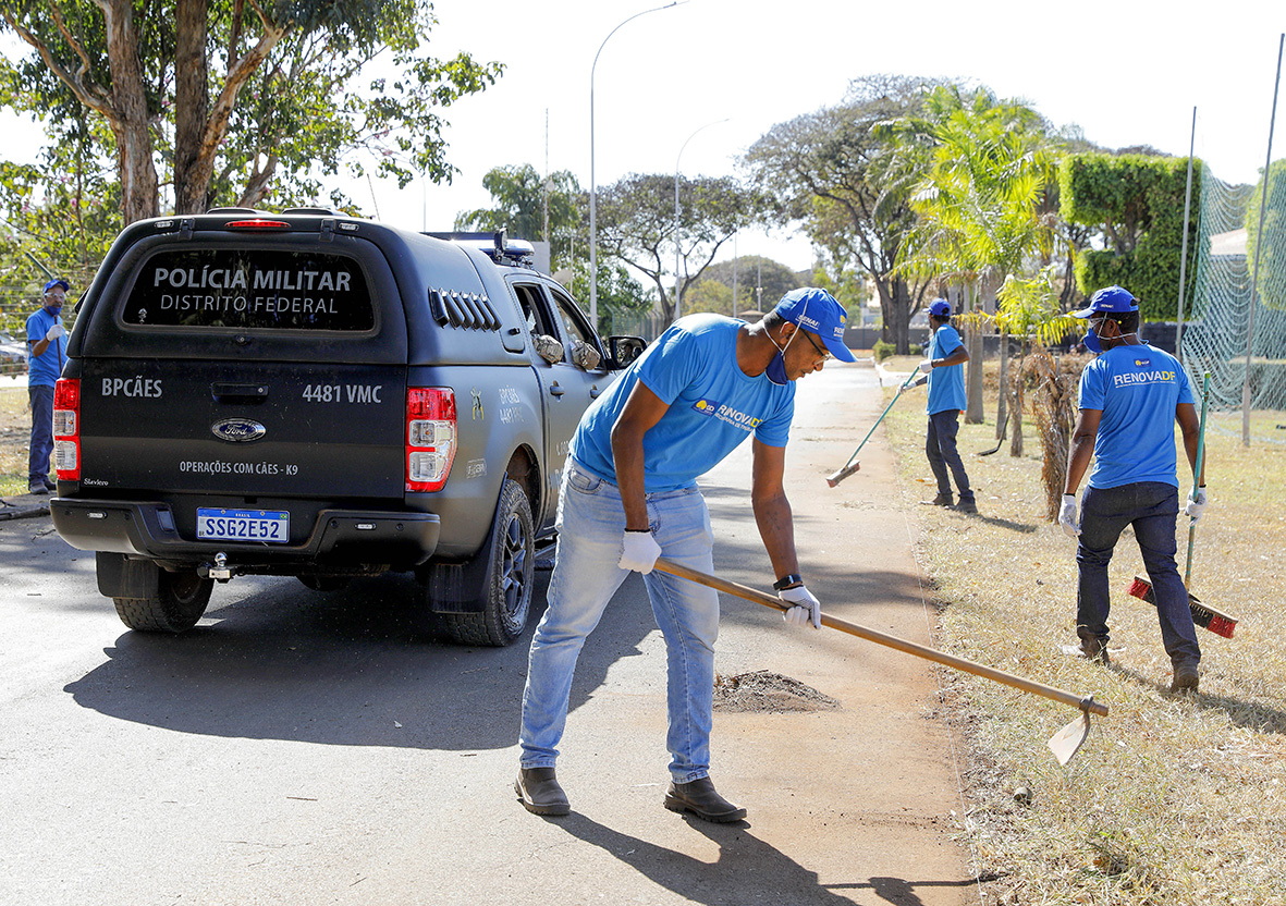 RENOVADF | Pessoas em situação de rua que participam do programa reformam espaço do BPCães