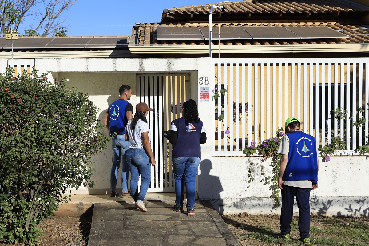 AÇÃO DE PORTA EM PORTA | Equipes da Secretaria de Saúde vão visitar imóveis e verificar esquema vacinal de crianças em todo o DF