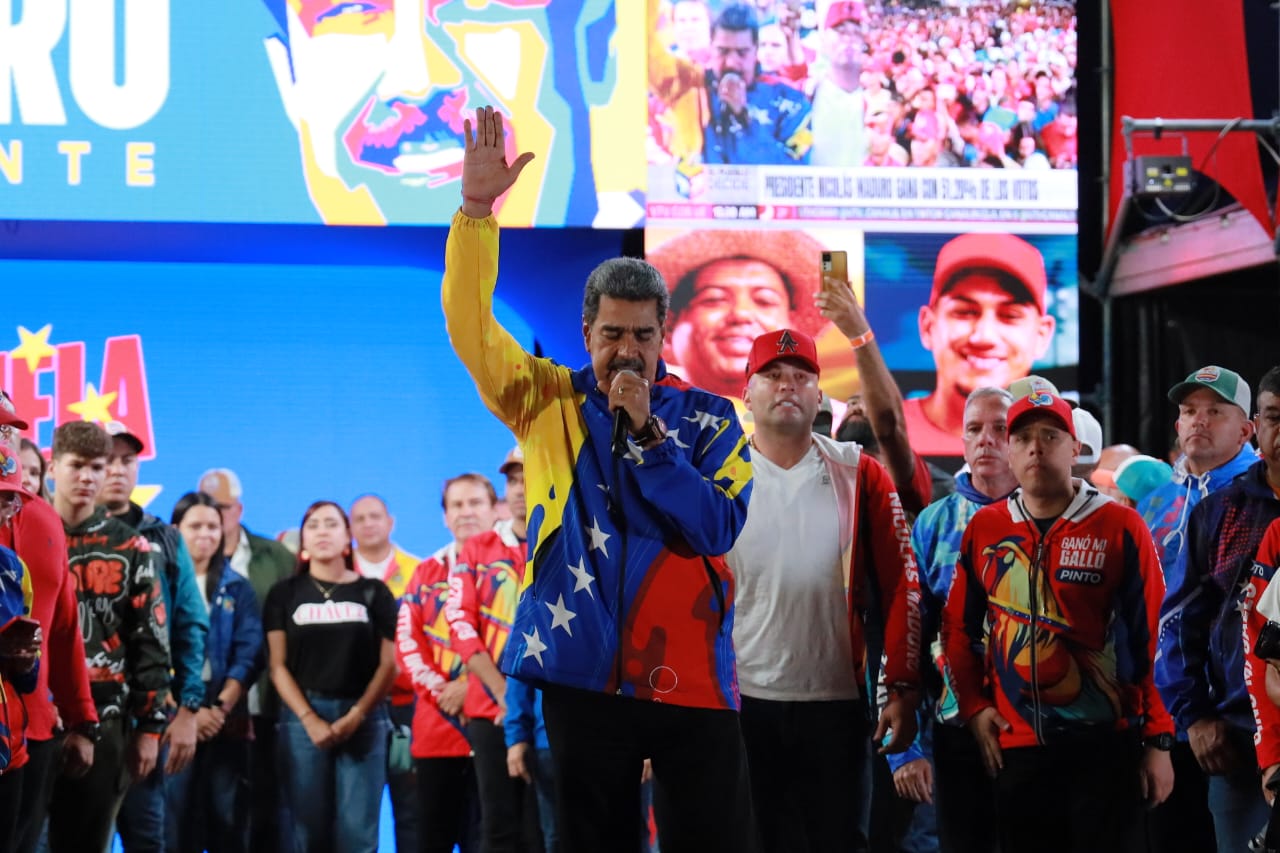 MESMO SOB CONTESTAÇÃO DA OPOSIÇÃO | Conselho Eleitoral declara vitória de Nicolás Maduro com 51,2% dos votos na Venezuela