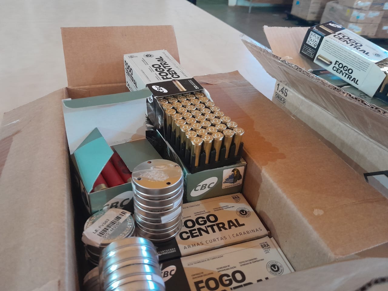 FISCALIZAÇÃO DE MERCADORIAS NAS RUAS | Carreta com carga de 31 toneladas de açúcar é apreendida na BR-020 transportando 10 mil munições e alguns tipos de medicamentos