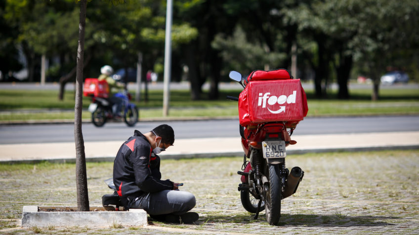 ENTREGADOR DE APLICATIVO | STF reconhece vínculo empregatício quando o serviço for prestado para terceirizada