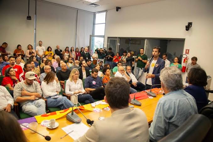 Esquerda deve chegar sem força 