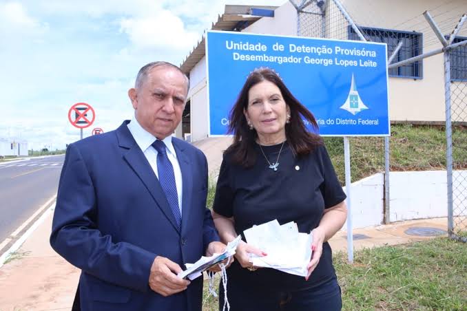 Bia Kicis enterra chances de Izalci concorrer a qualquer cargo majoritário em 2026