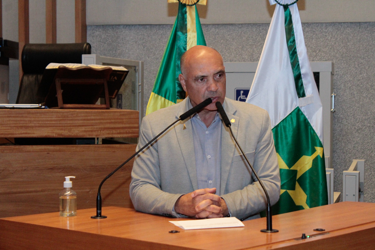 EM SESSÃO DE HOMENAGEM AOS POLICIAIS DE CUSTÓDIA | Wellington Luiz destaca a união da categoria na luta pela paridade salarial com a PF