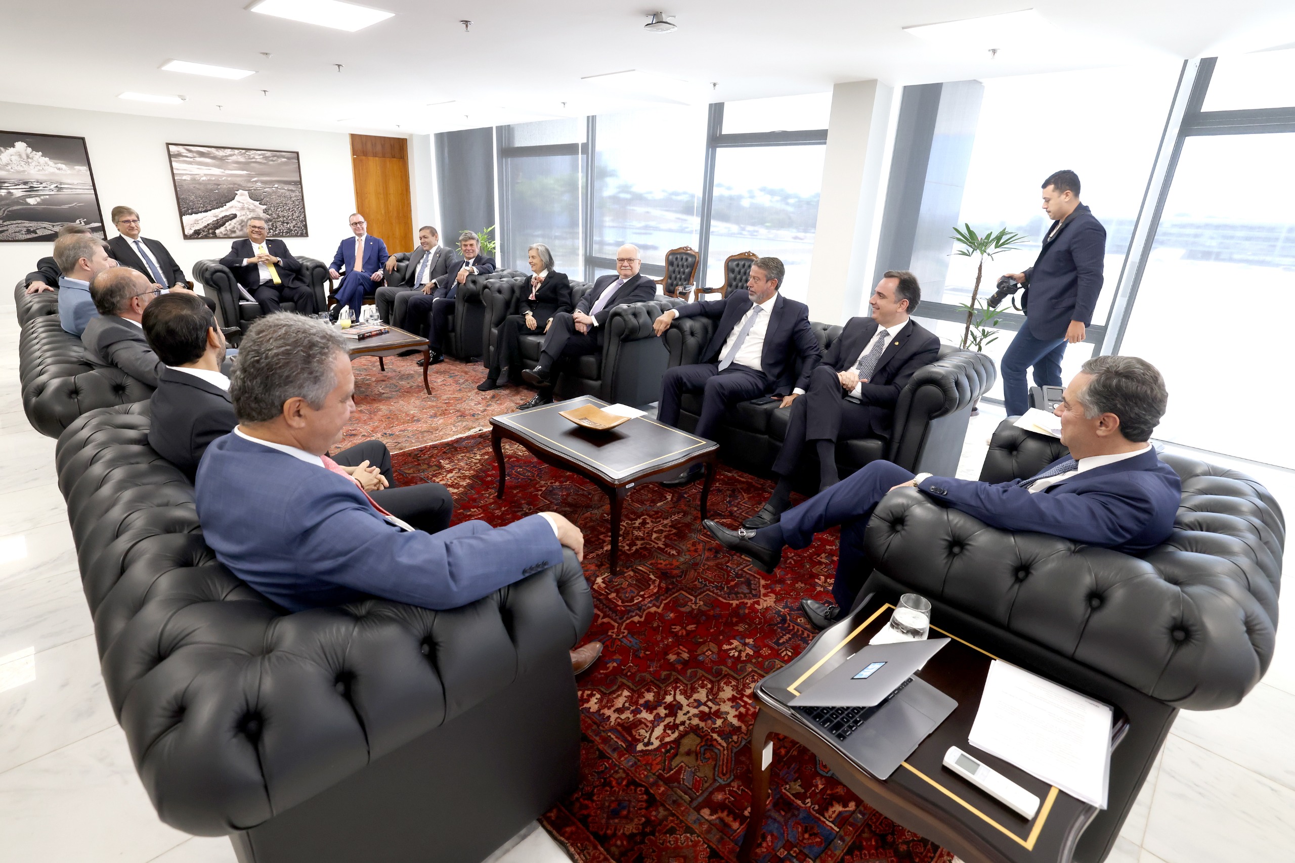 APÓS ENCONTRO NO STF | Parlamentares, ministros da Corte e governo federal fazem acordo sobre emendas ao Orçamento