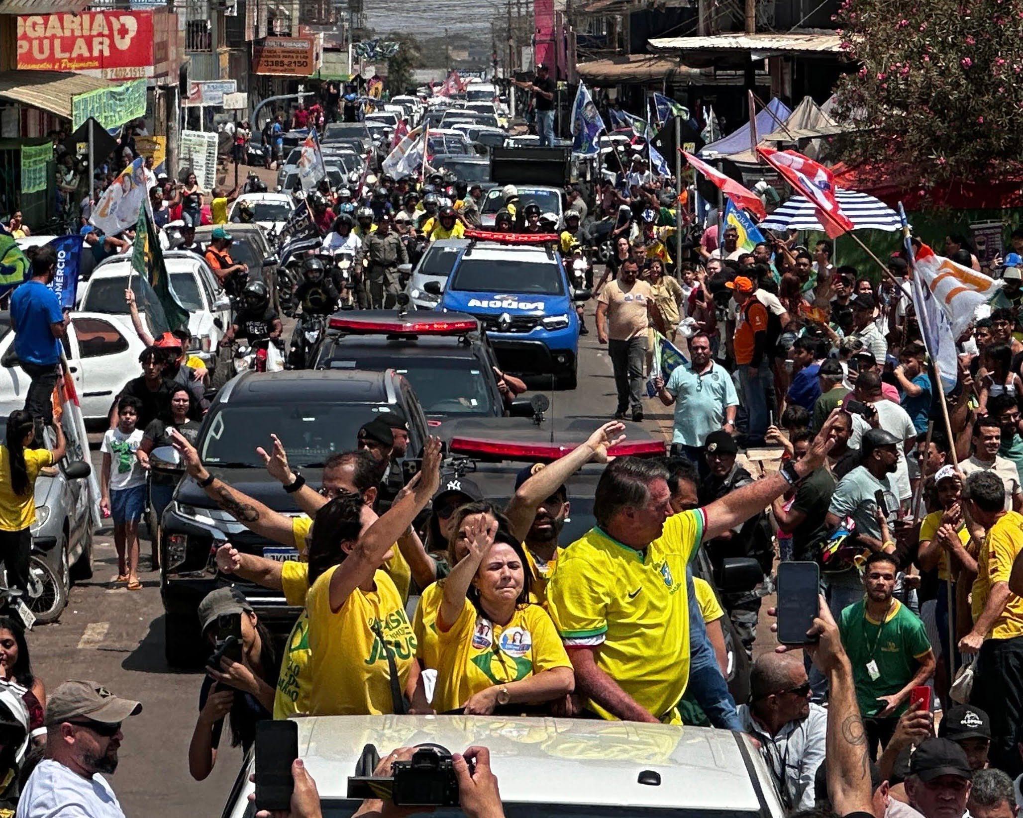 VALPARAÍSO DE GOIÁS | Bolsonaro leva multidão às ruas e pede à população que vote em Yvelônia no dia 6 de outubro