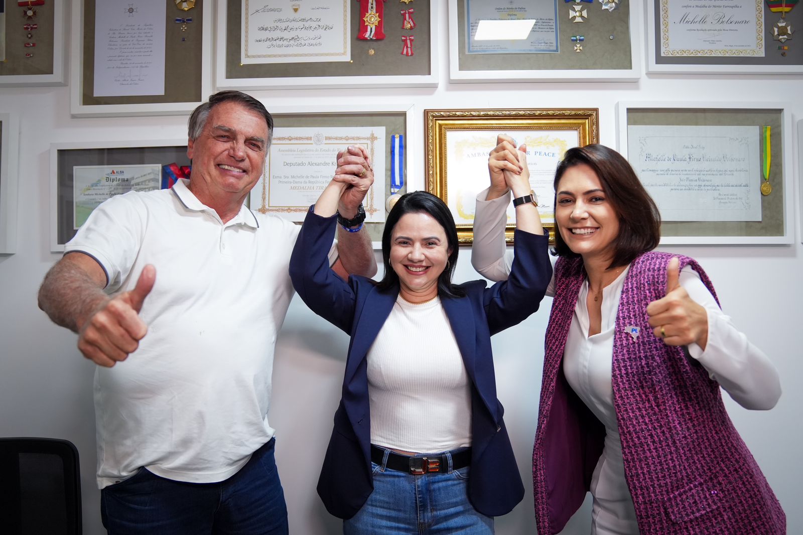 E AGORA, CINQUENTINHA!? | Pesquisa aponta que Yvelônia está tecnicamente empatada com Marcus Vinícius na disputa pela prefeitura de Valparaíso