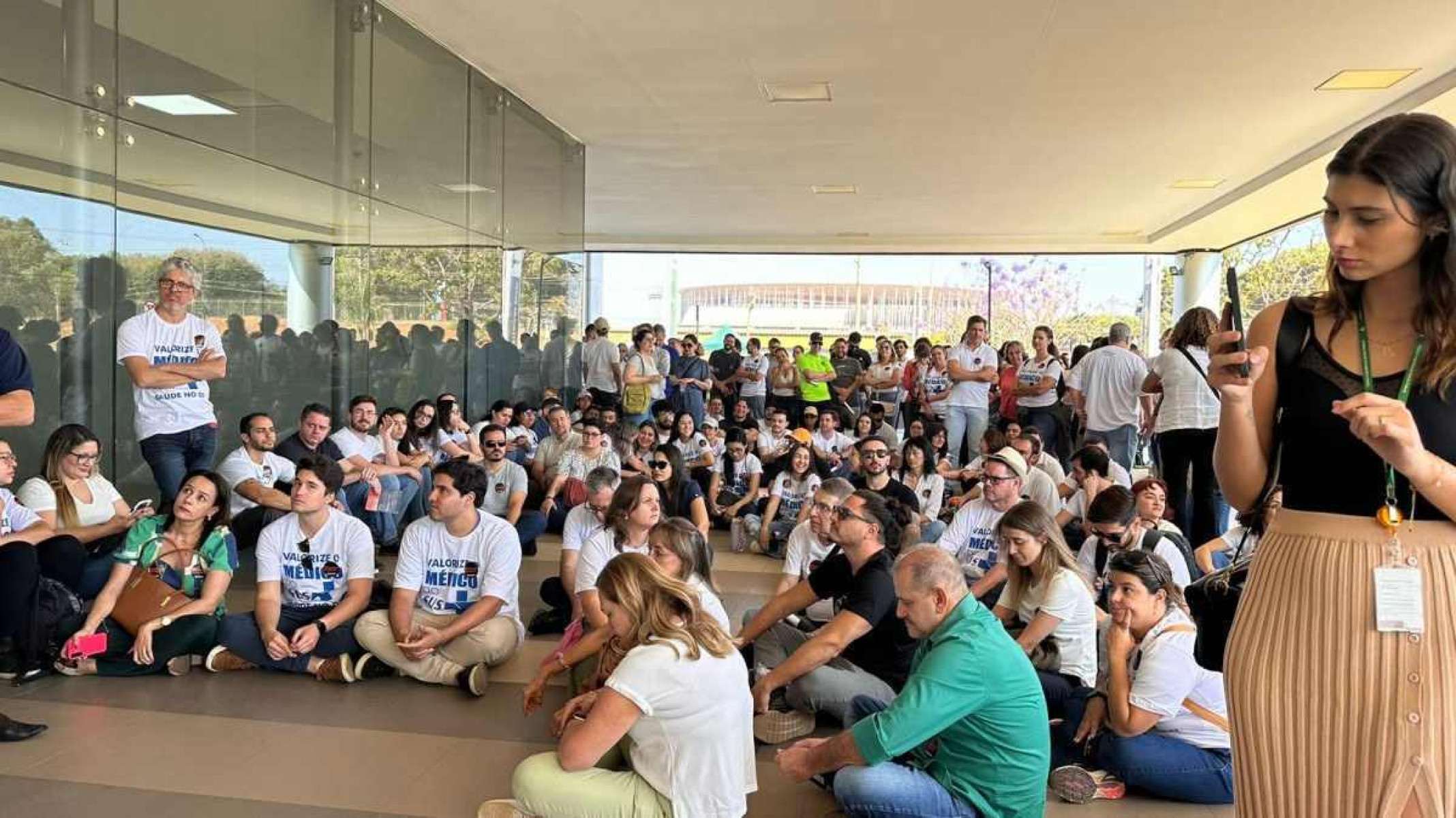 COLAPSO NA SAÚDE DO DF | Médicos da rede pública podem ter pontos cortados por descumprir ordem judicial; categoria já deve mais de R$ 2 milhões