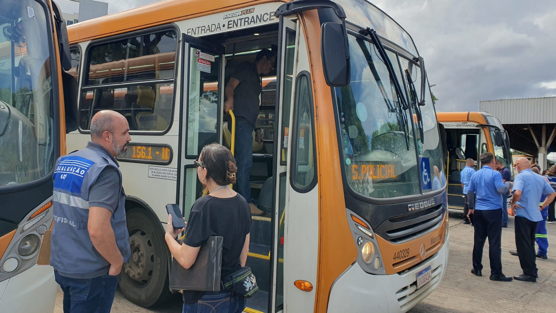 OPERAÇÃO SÃO PEDRO | Semob fiscaliza frota de ônibus do DF para garantir a segurança dos usuários no período de chuva