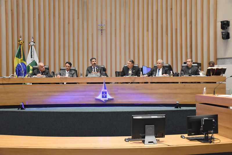 RECONHECIMENTO E VALORIZAÇÃO | Roosevelt Vilela homenageia cirurgiões-dentistas na CLDF pelos serviços prestados à população do DF