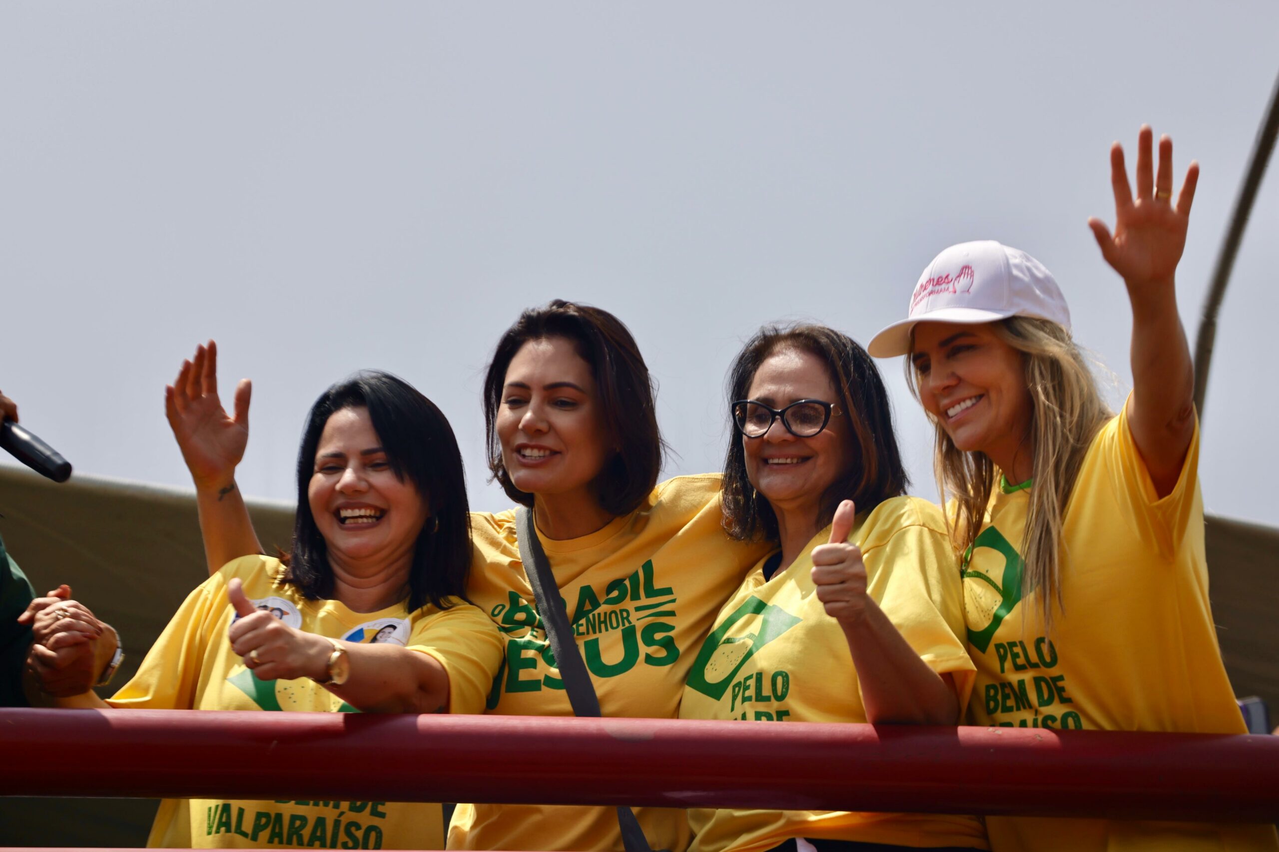 Celina, Damares e Michelle também marcaram presença