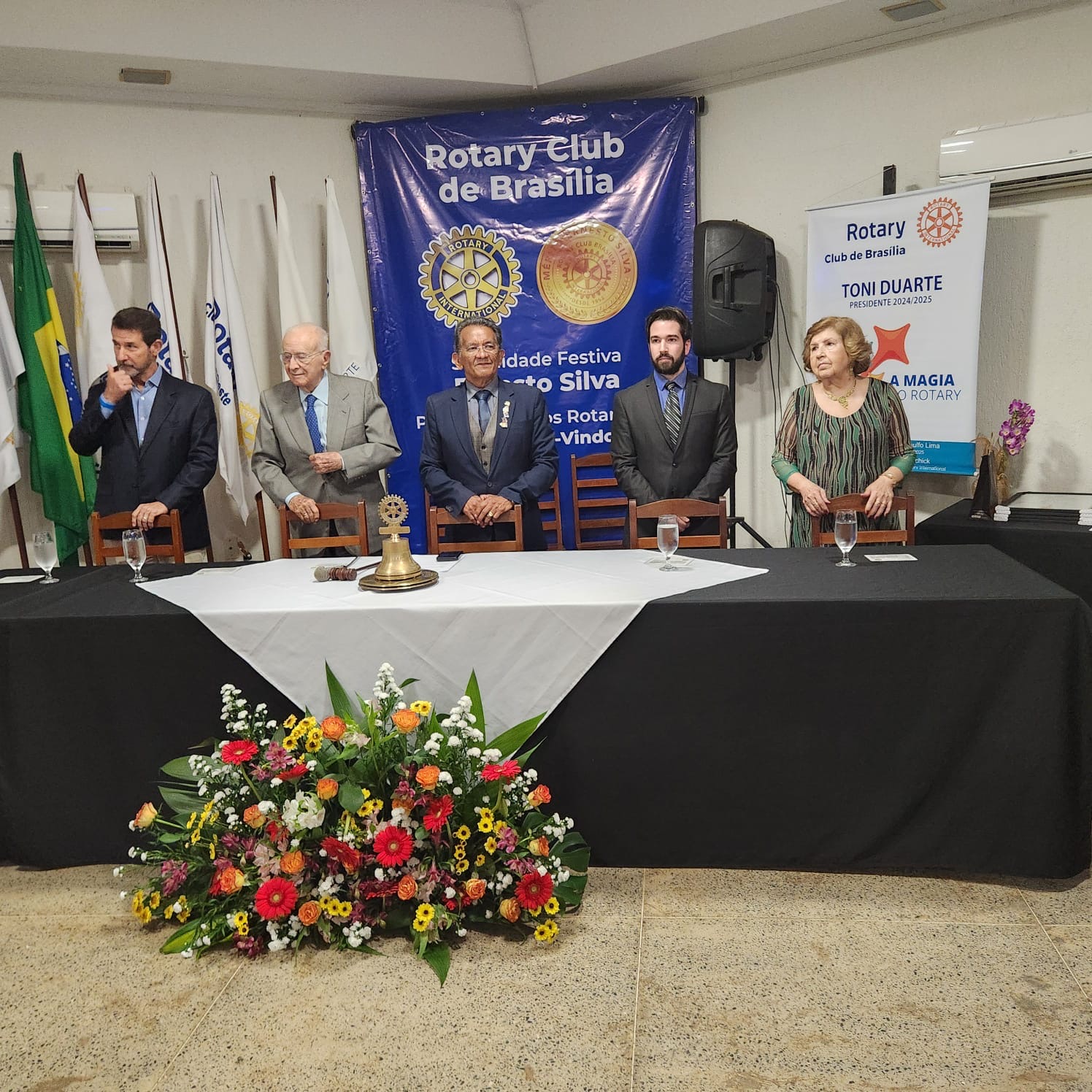 ROTARY CLUB DE BRASÍLIA | Lideranças são homenageadas e novos membros são empossados na última festiva do ano