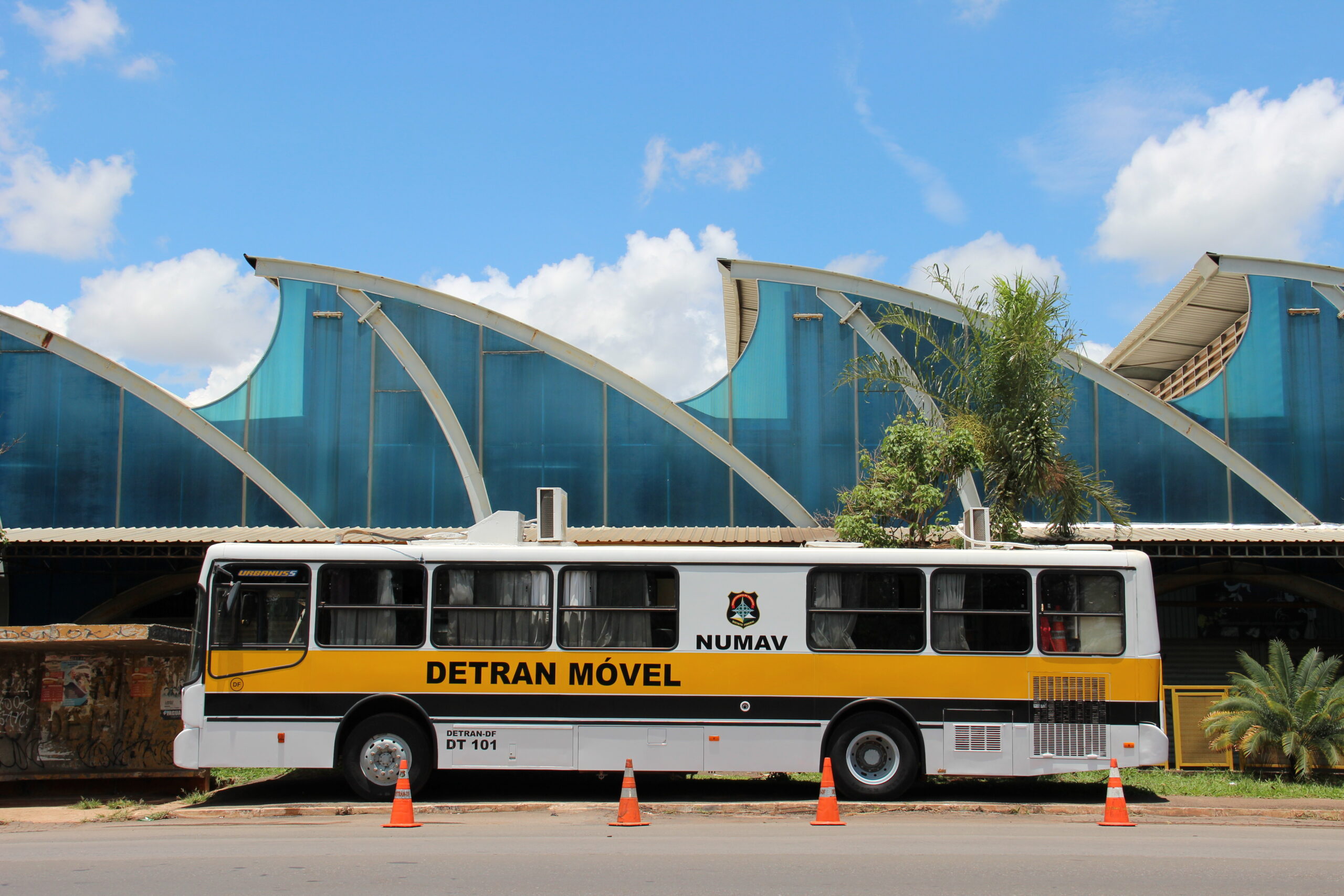 CANDIDATOS PREJUDICADOS | Após furto de cabos elétricos, Detran-DF cancela provas teóricas no Shopping Popular