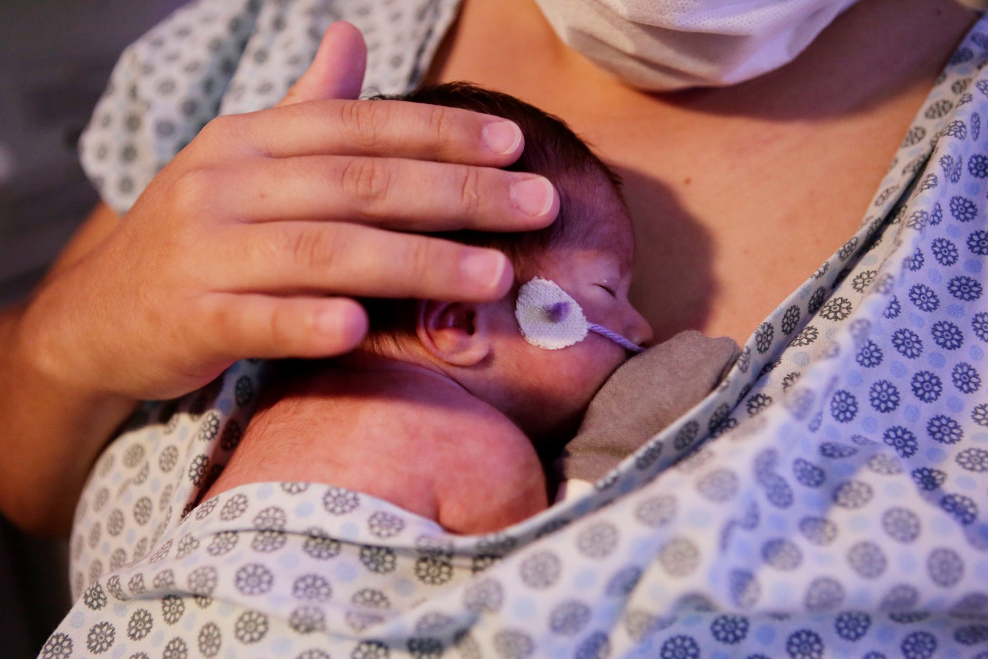 NOVEMBRO ROXO | Campanha alerta para a importância do leite materno para o desenvolvimento dos prematuros