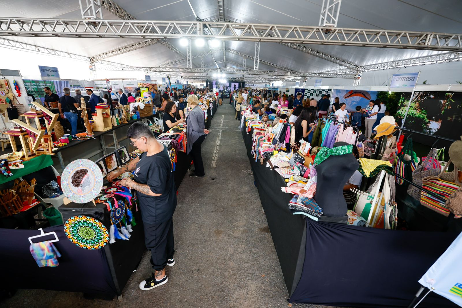 NO ENTORNO TEM | Feira leva 7 mil visitantes ao Parque da Cidade para conhecer produtos, talentos artísticos e roteiros turísticos da região