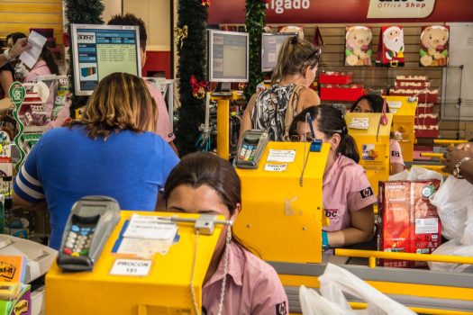 PARA GARANTIR AS VENDAS DE FIM DE ANO | Comércio do DF prevê a contratação de 3,7 mil trabalhadores temporários para o Natal de 2024