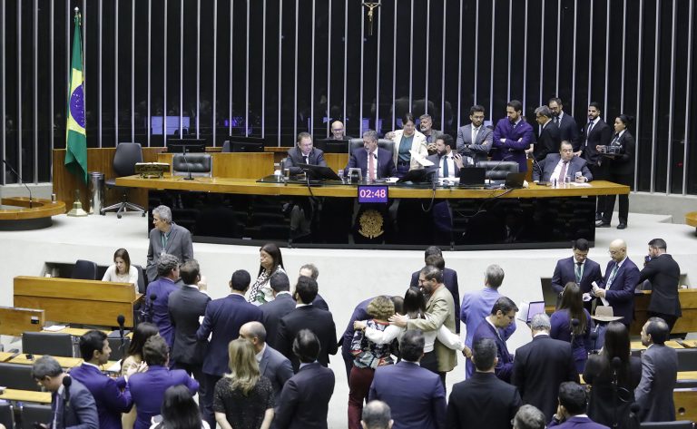 ATENDENDO RECOMENDAÇÃO DO STF | Deputados aprovam projeto que dá mais transparência às emendas parlamentares; texto segue para o Senado