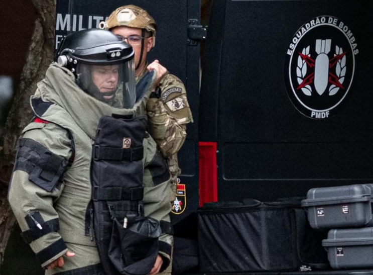 TRAJES ANTIBOMBA | Deputado Roosevelt destina recursos que garantem equipamentos para policiais atuarem com segurança