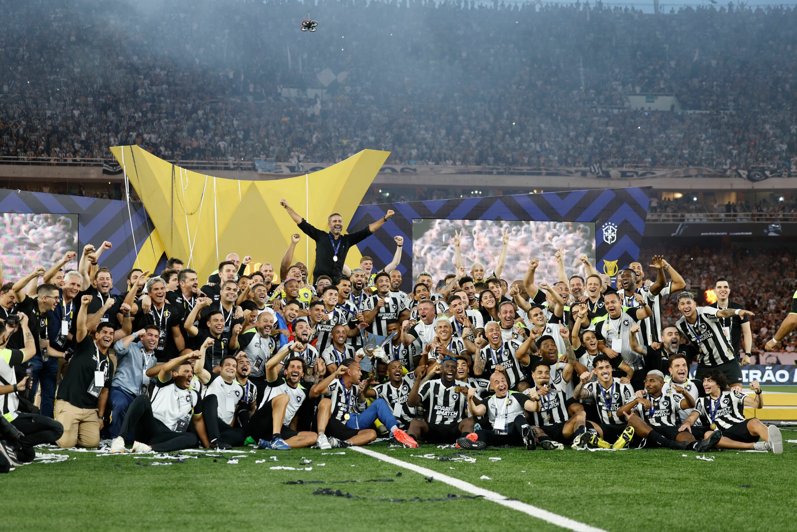 BRASILEIRÃO 2024 | Botafogo domina seleção do campeonato com cinco jogadores dos 11 escolhidos