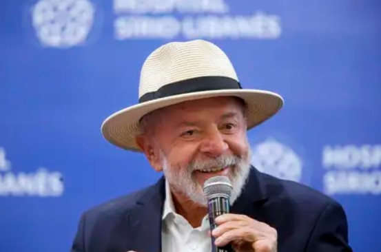 APÓS RECEBER ALTA | Lula diz que vai se cuidar e explicou como ocorreu a queda que sofreu no banheiro em outubro