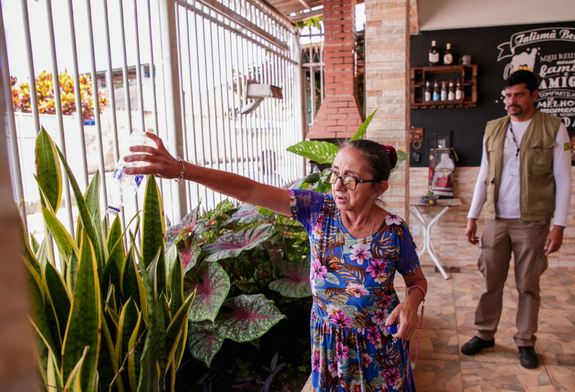 ÍNDICES DA DENGUE NO DF | Agentes da Vigilância Ambiental estão percorrendo as cidades do DF realizando visitas e inspeção de possíveis foco