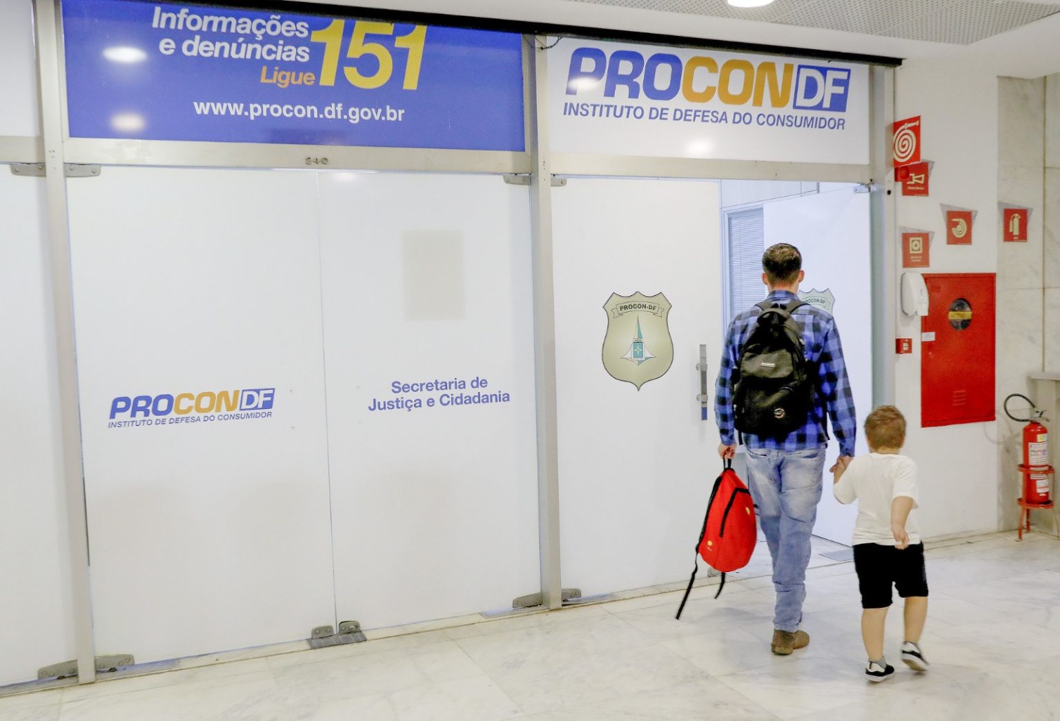 VOLTA ÀS AULAS | Procon autua 90% das escolas particulares do Distrito Federal que tiveram lista de material fiscalizada