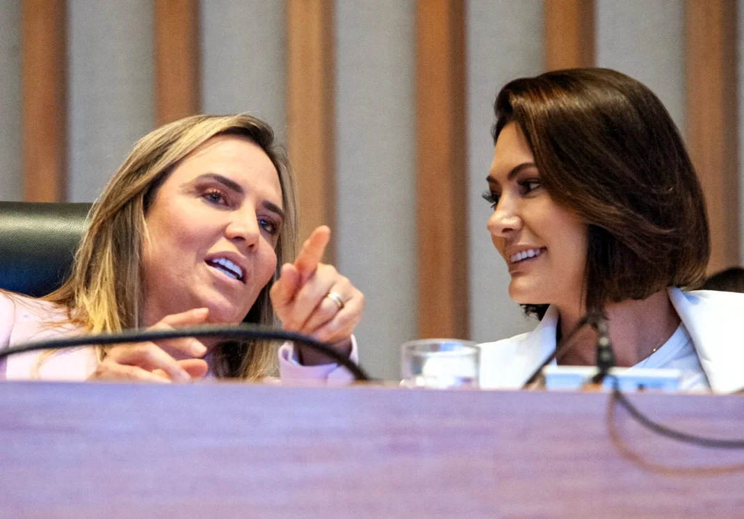 Confirmação de candidatura de Michelle ao Senado pelo DF define posições na aliança de Celina para 2026