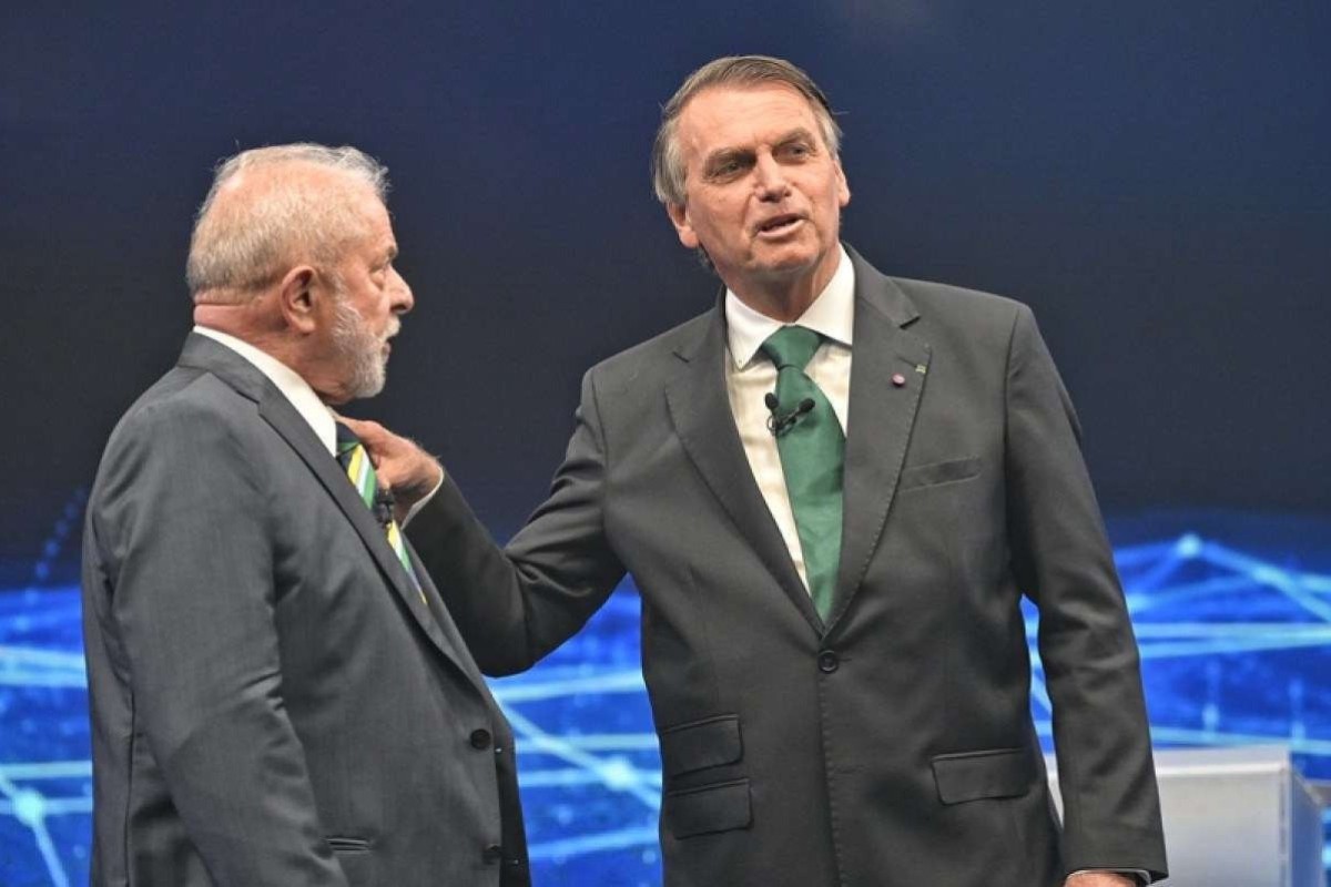 ELEIÇÕES 2026 | Paraná Pesquisas aponta que Bolsonaro, mesmo inelegível, ganharia de Lula; petista empata com Tarcísio e Michelle