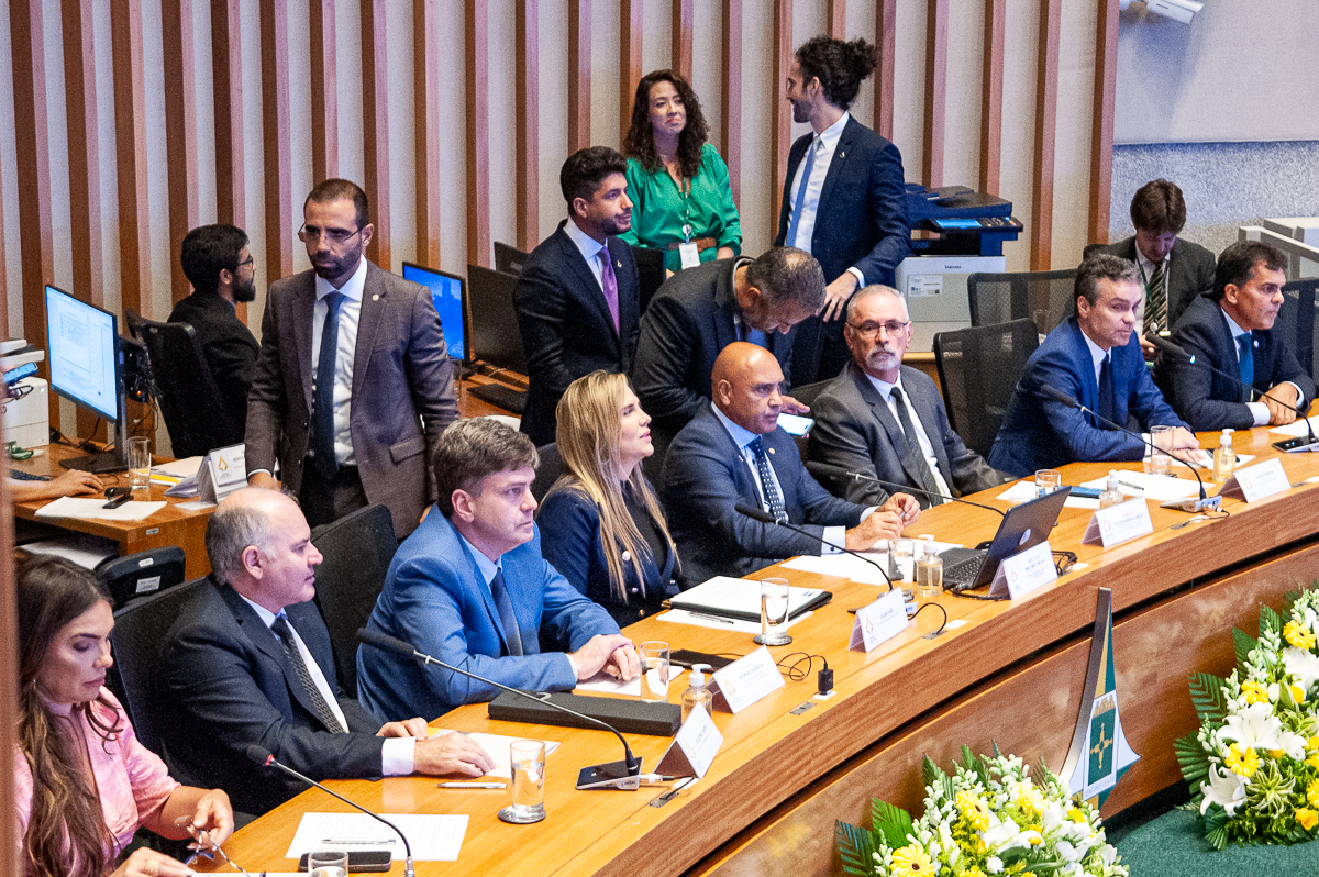 RETOMADA DOS TRABALHOS | Distritais realizam sessão de abertura com a presença de autoridades do Executivo e Judiciário